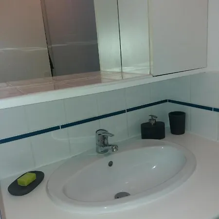 Apartamento Studio Avec Terrasse, Proche Tram *
